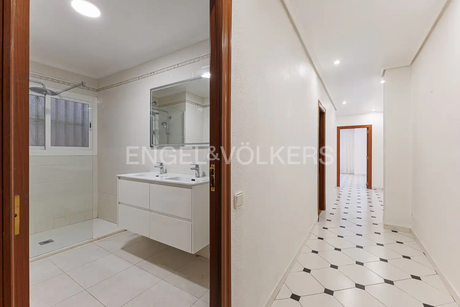 Wohnung zur Miete in Valencia mit Klimaanlage, Heizung und Terrasse