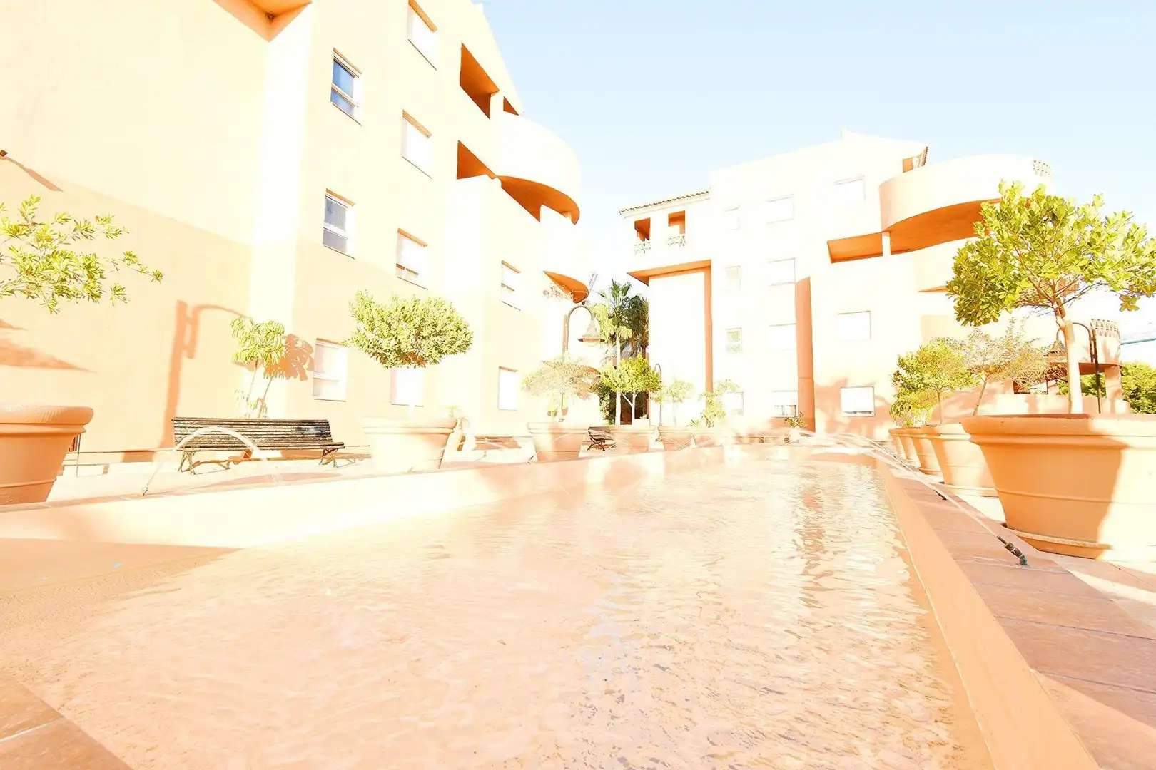 Außenansicht von Wohnung zum Verkauf in El Ejido mit Klimaanlage, Privatgarten und Terrasse