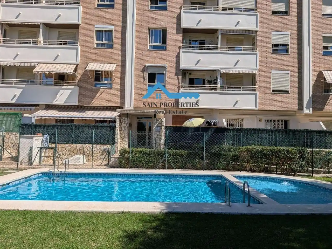 Flat with pool for sale in Pueblo - Urbanizaciones