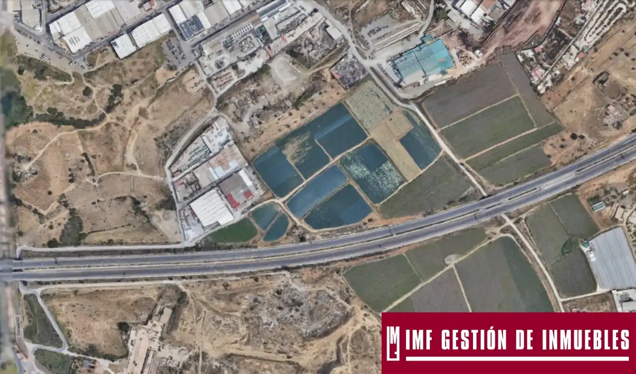 Terreno industrial en venta en Vélez-Málaga
