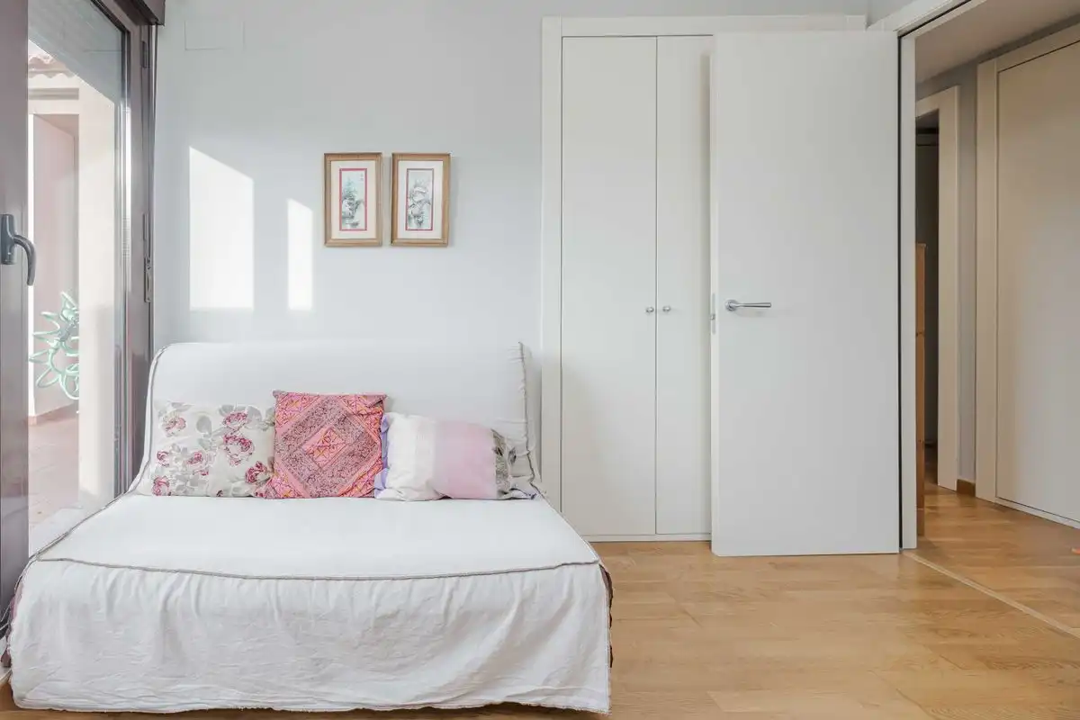 Habitación de Ático en venta en Guillena con Calefacción, Terraza y Trastero