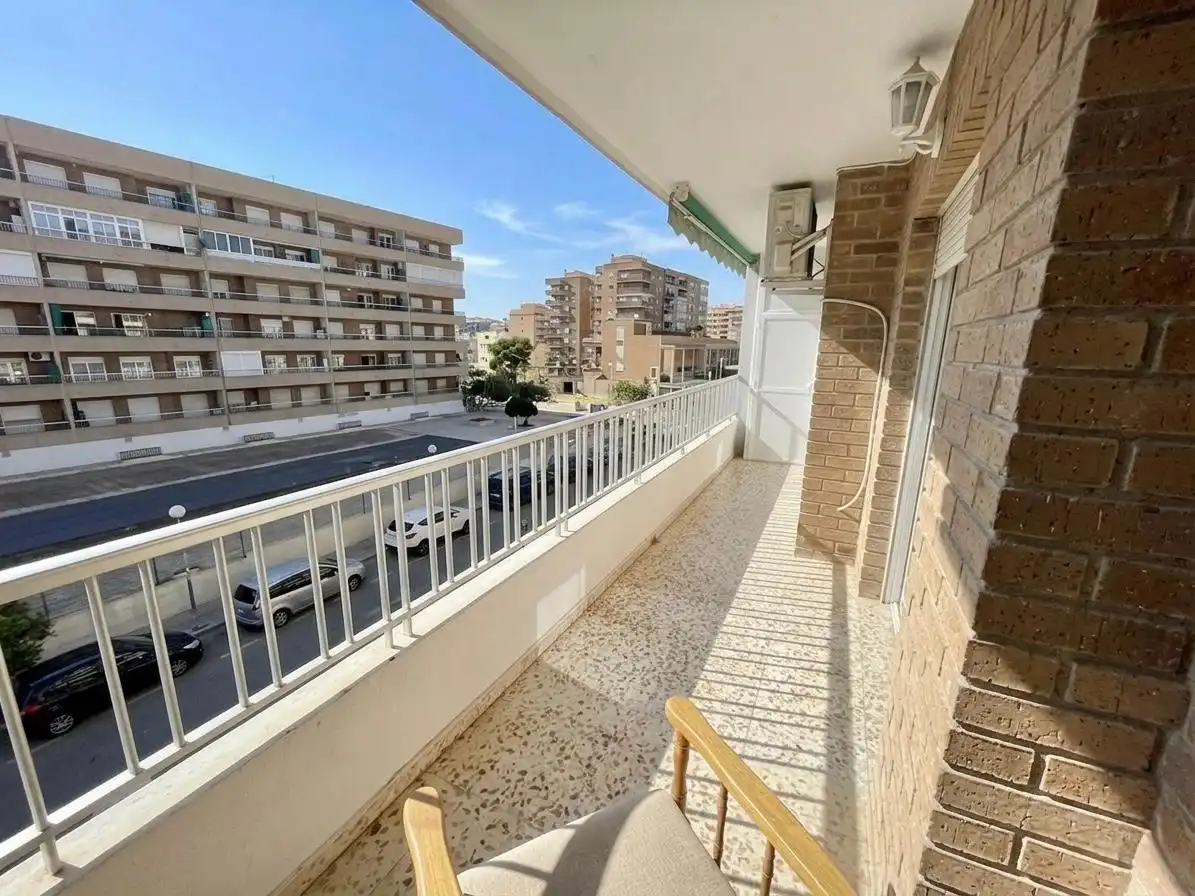 Terrassa de Pis de lloguer en Torrevieja amb Aire condicionat, Calefacció i Parquet