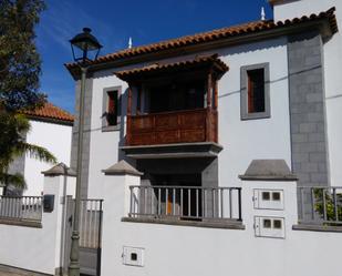 Vista exterior de Casa o xalet de lloguer en Tacoronte amb Terrassa i Balcó