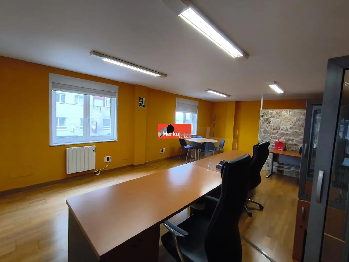 Büro zum Verkauf in Lugo mit Möbliert