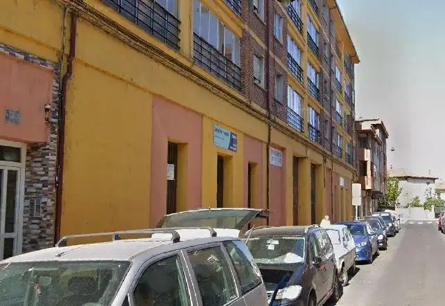 Vista exterior de Piso en venta en León Capital 