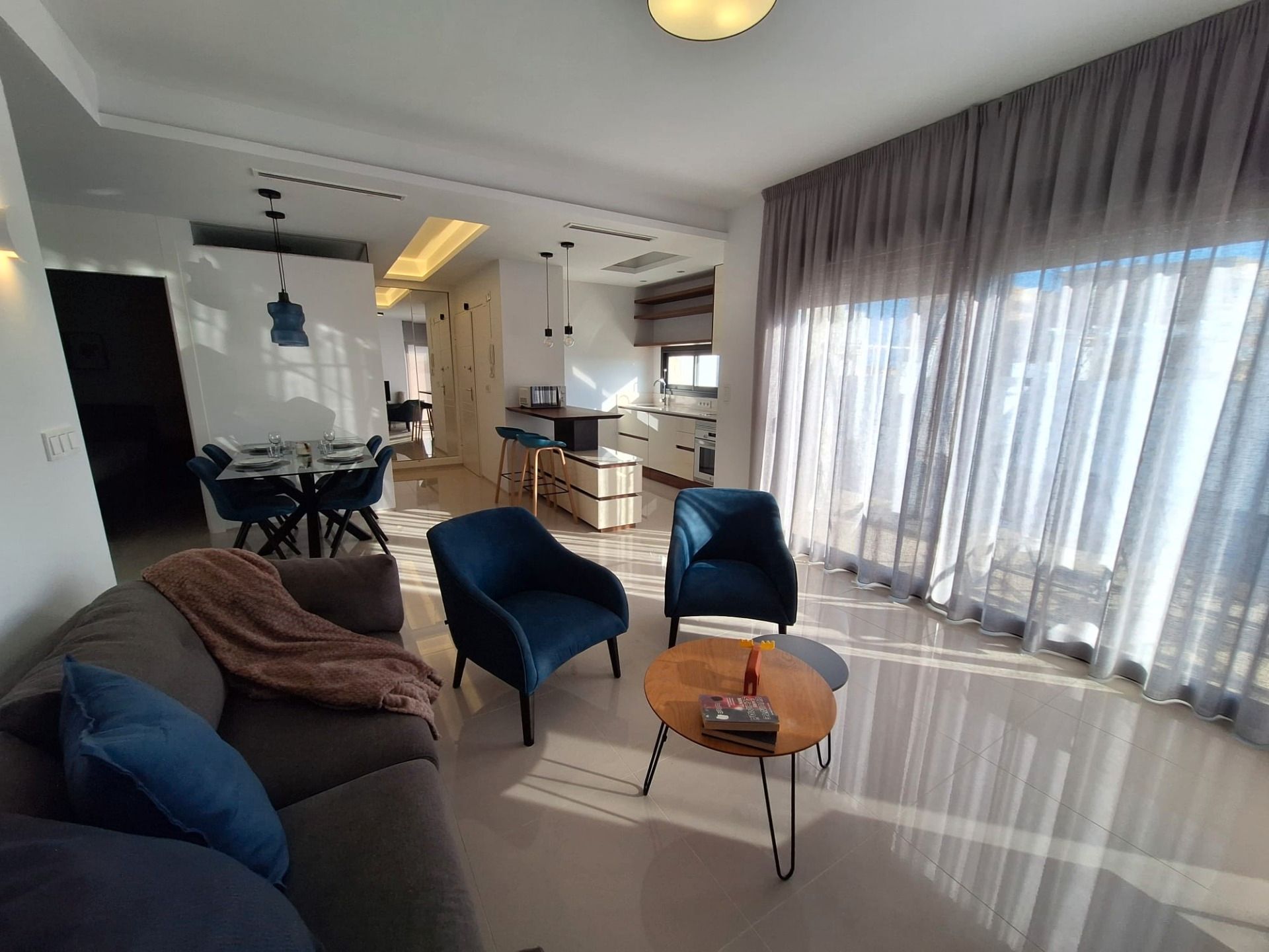 Sala d'estar de Apartament de lloguer en Elche / Elx amb Aire condicionat, Jardí privat i Terrassa