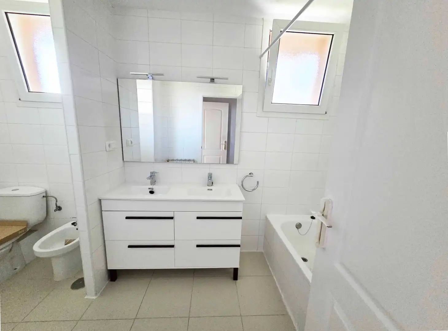 Baño de Casa adosada de alquiler en La Moraleja con Calefacción, Jardín privado y Terraza
