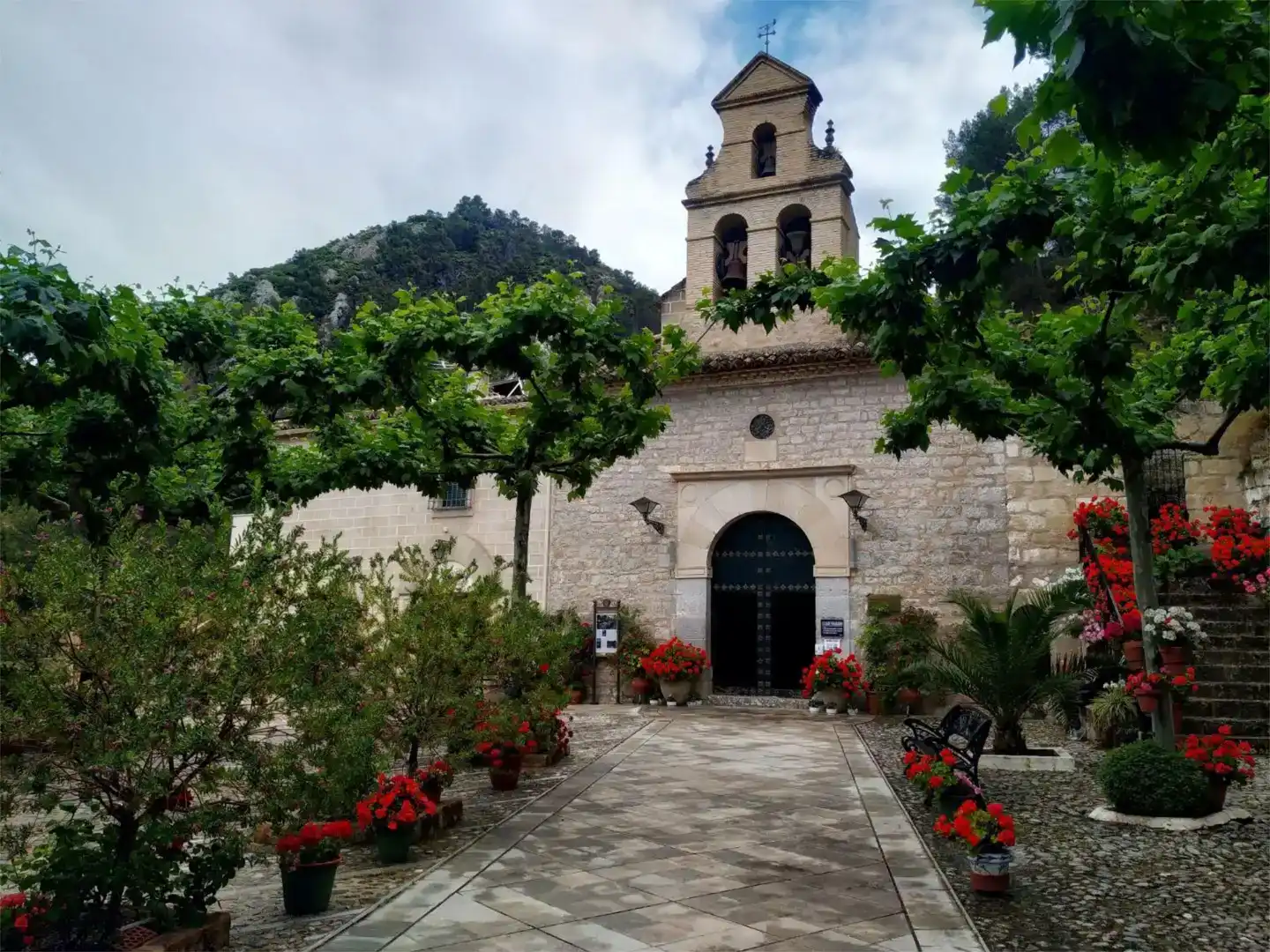 Vista exterior de Piso en venta en Bedmar y Garcíez con Jardín privado, Trastero y Amueblado