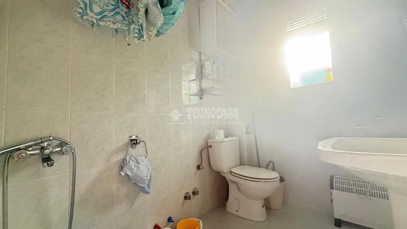 Baño de Piso en venta en Fuensalida con Aire acondicionado, Calefacción y Parquet