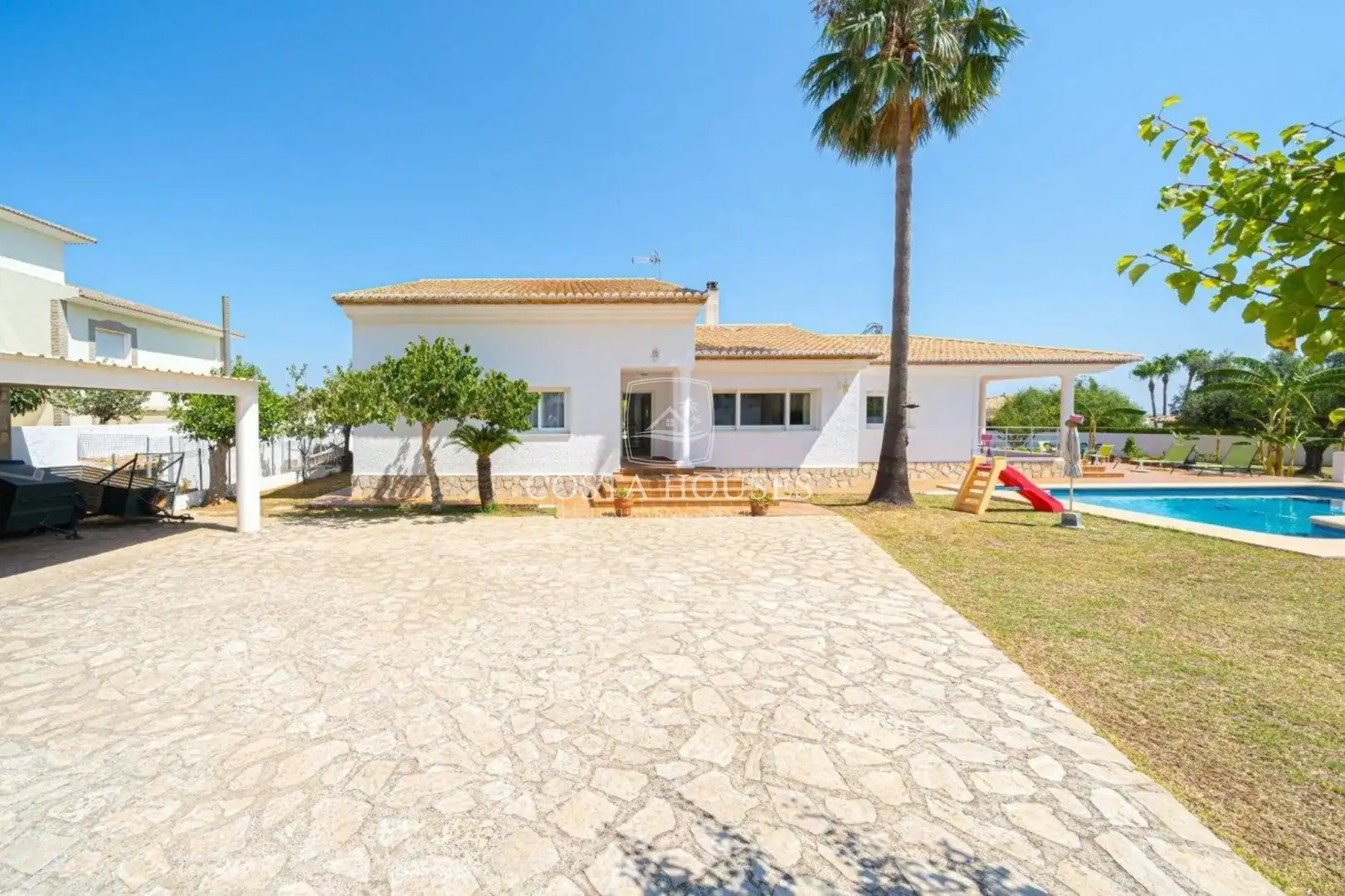 Exterior view of Houses for sale in Dénia  with Air Conditioner, Private garden and Terrace