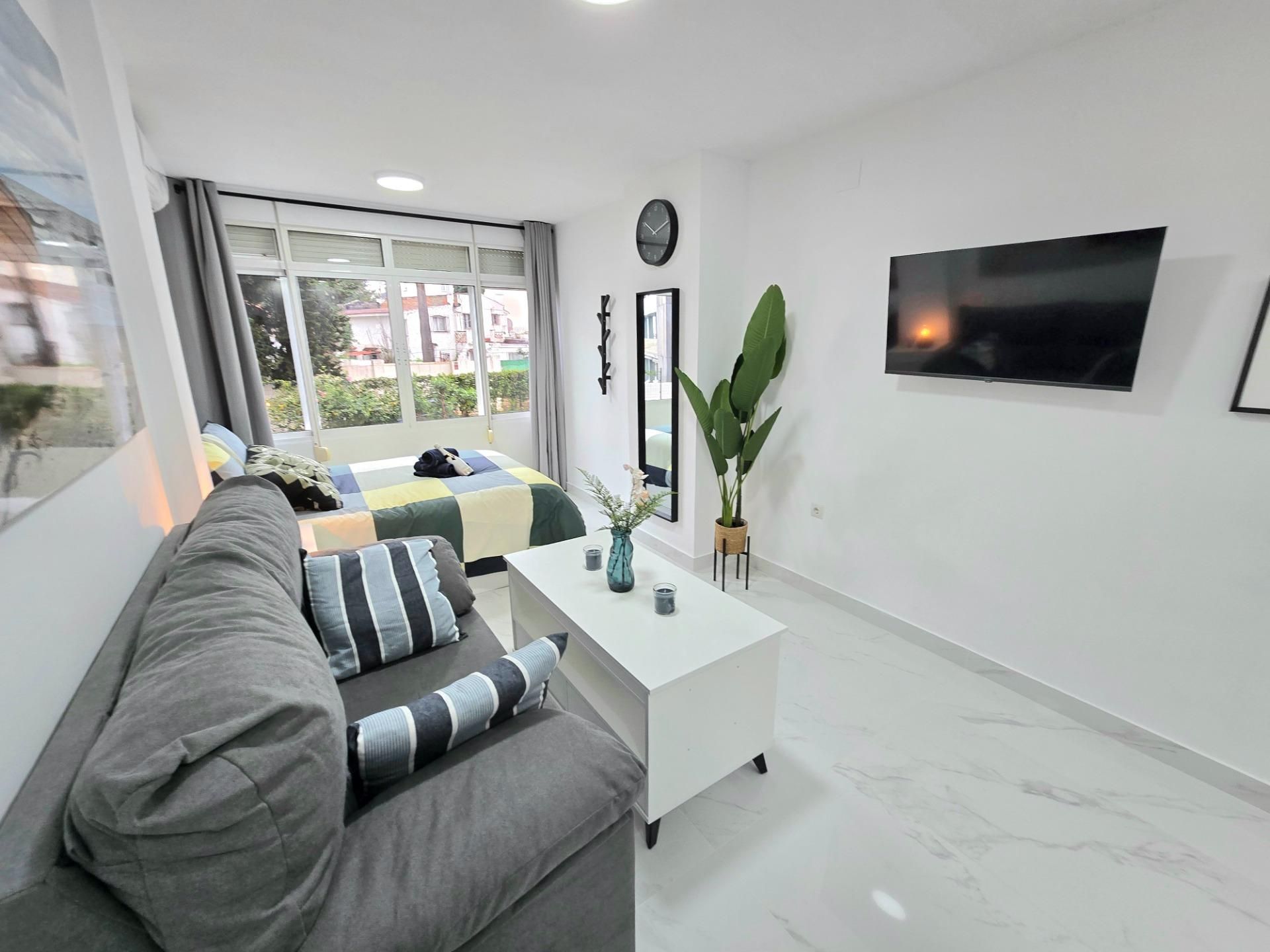 Exterior view of Study for sale in Benalmádena  with Air Conditioner, Heating and Private garden