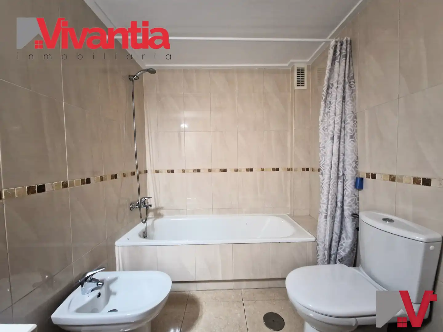Apartamento en venta en Avenida de las Fuerzas Armadas, Los Angeles - Apolonia