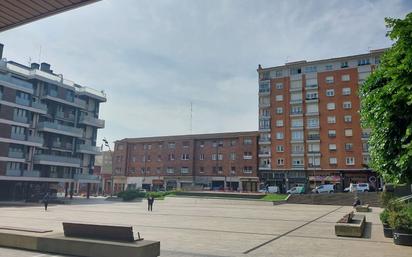 Vista exterior de Pis en venda en Basauri  amb Calefacció, Terrassa i Traster