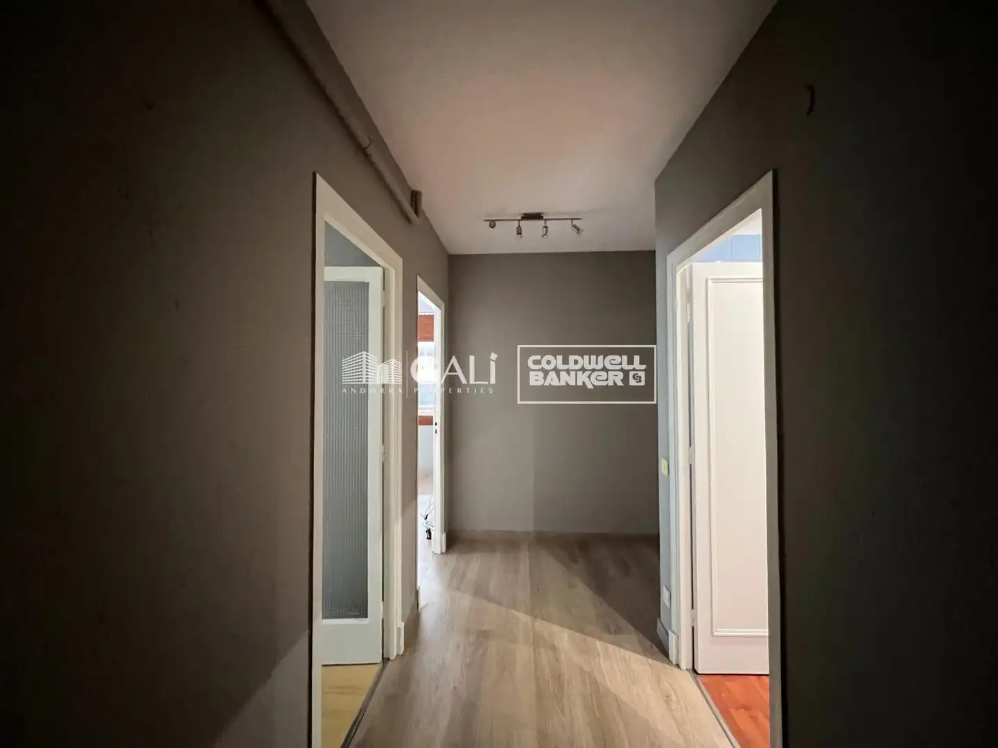 Piso en venta en Andorra la Vella con Calefacción, Parquet y Terraza