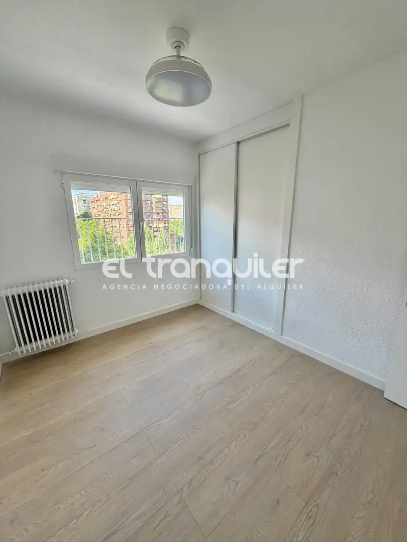 Schlafzimmer von Wohnung zur Miete in Madrid