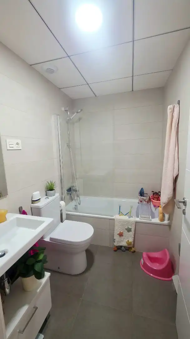 Bathroom of Flat for sale in Málaga  with Air Conditioner, Heating and Parquet flooring
