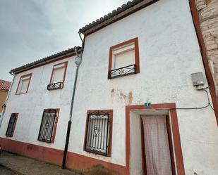 Vista exterior de Finca rústica en venda en Esguevillas de Esgueva amb Moblat