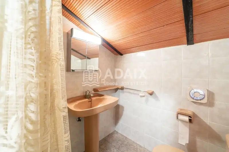 Badezimmer von Haus oder Chalet zum Verkauf in Úbeda mit Terrasse, Abstellraum und Balkon