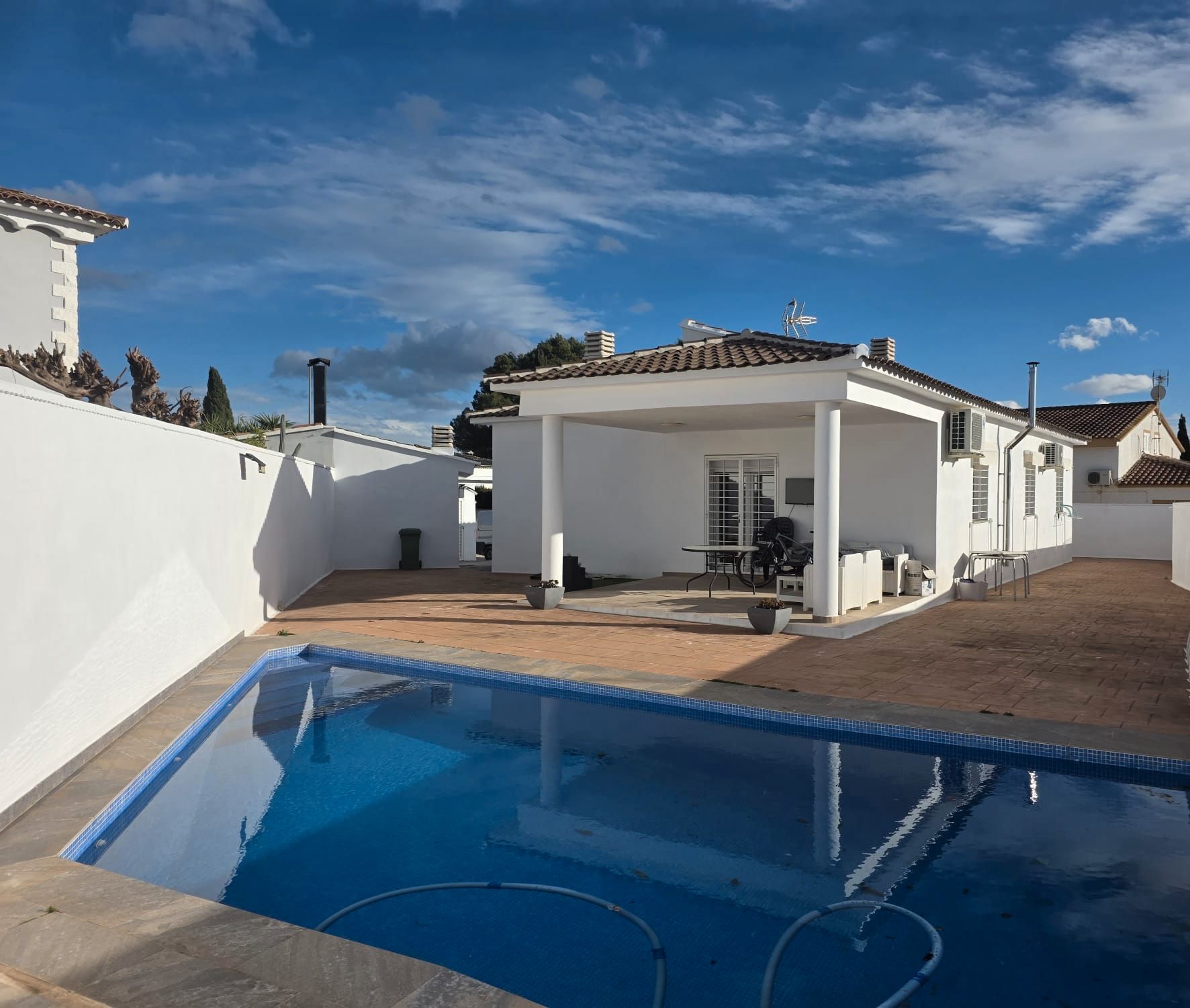 Piscina de Casa o xalet en venda en La Pobla de Vallbona amb Aire condicionat, Calefacció i Jardí privat