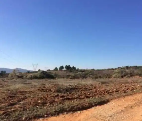 Rustikales Grundstück zum Verkauf in Requena