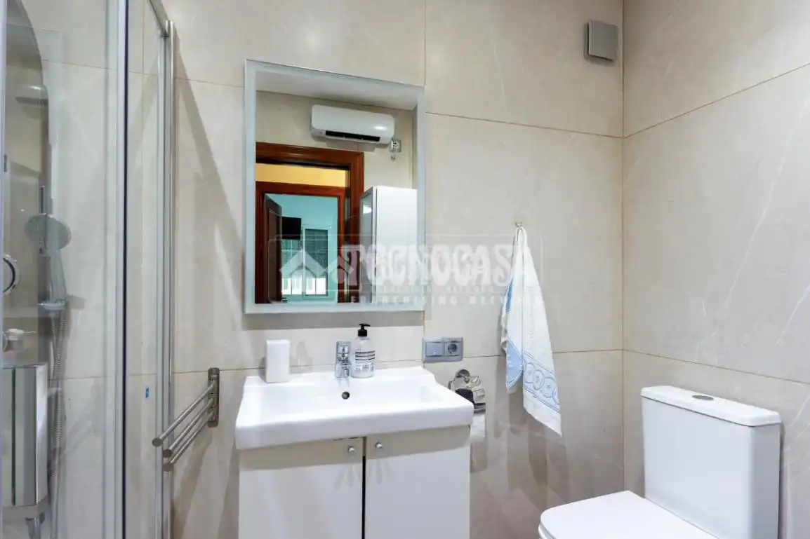 Baño de Piso en venta en Vélez-Málaga con Aire acondicionado, Calefacción y Balcón