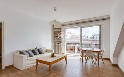 Außenansicht von Wohnung zum verkauf in  Barcelona Capital mit Terrasse und Balkon