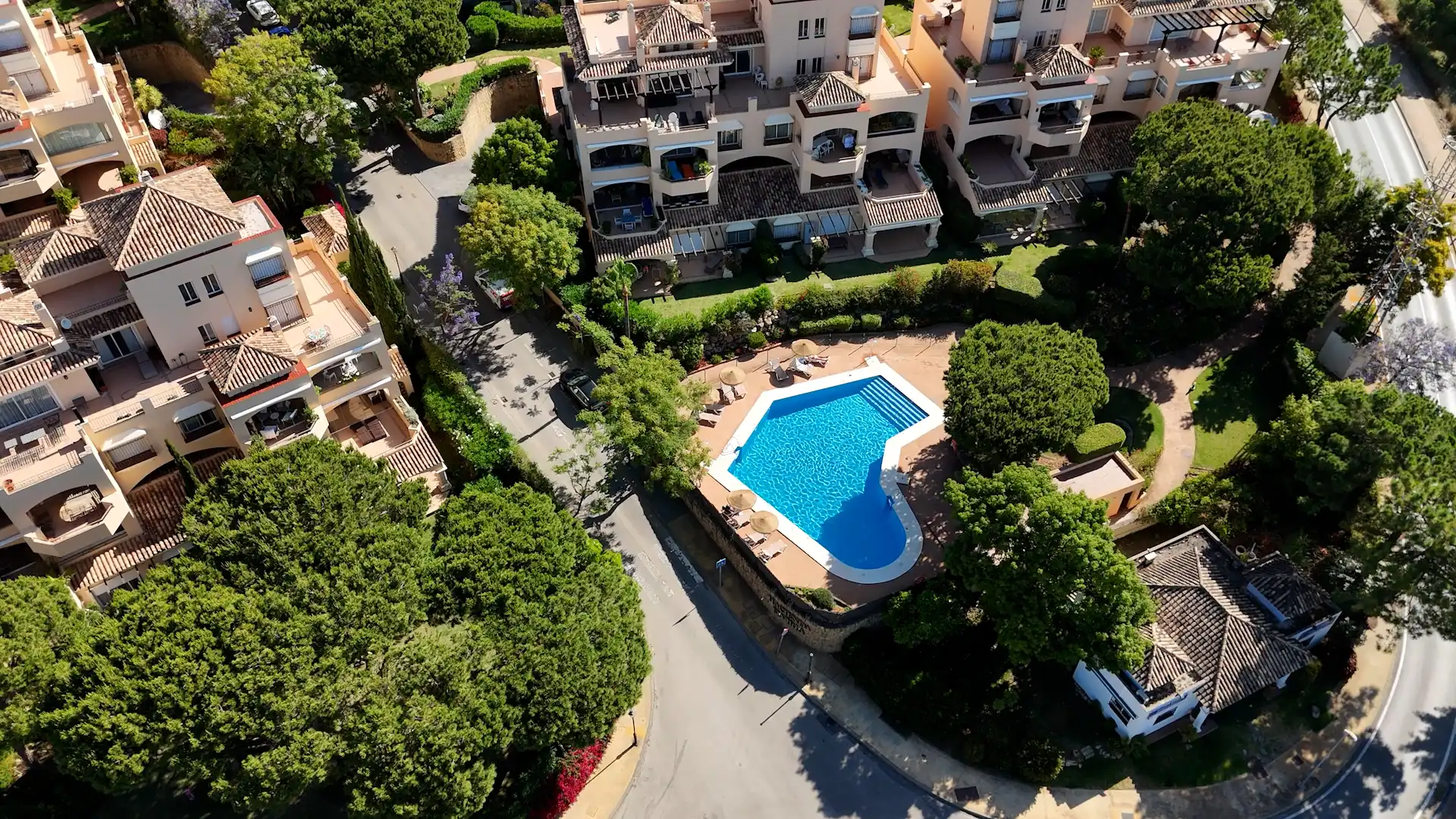 Vista exterior de Àtic en venda en Marbella amb Aire condicionat, Calefacció i Terrassa