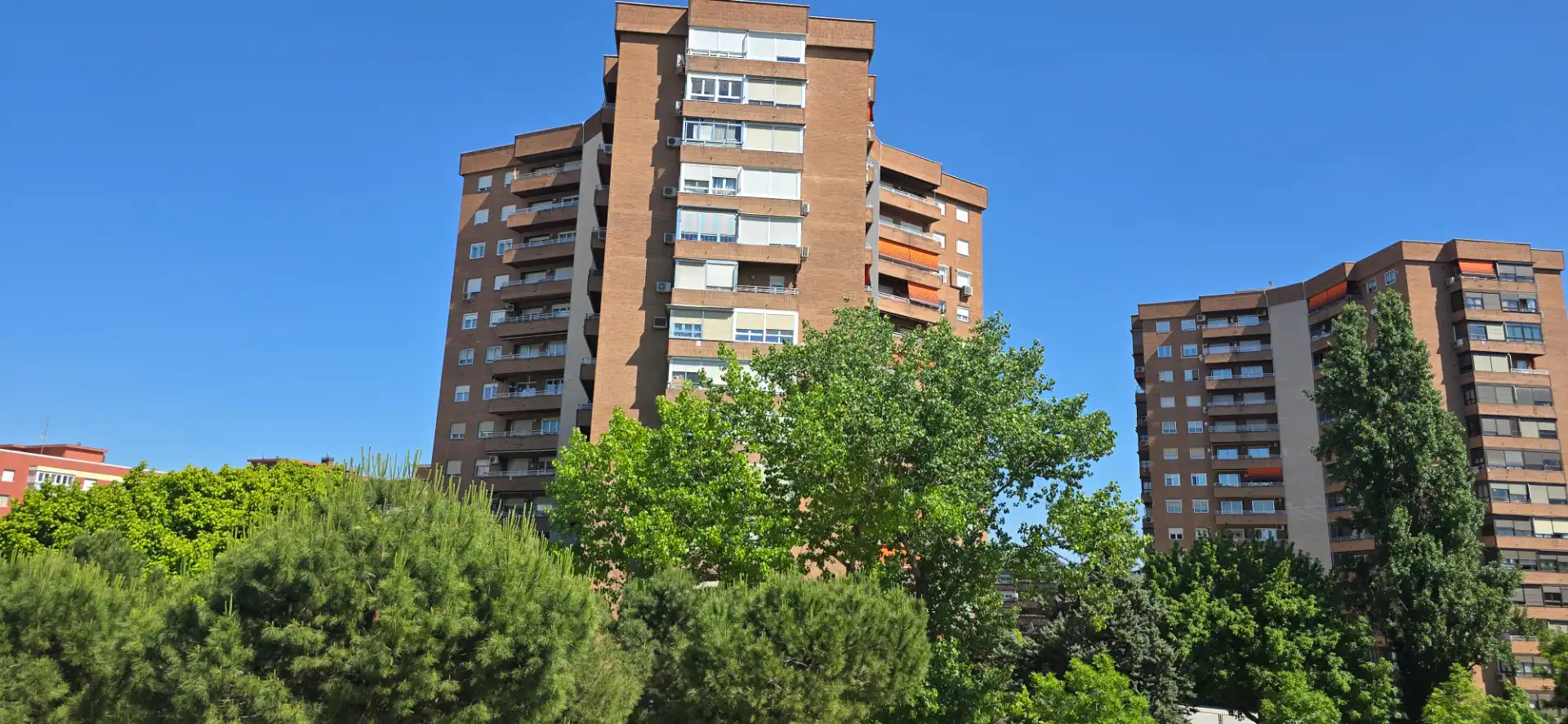 Vista exterior de Pis en venda en Madrid amb Calefacció, Jardí privat i Terrassa