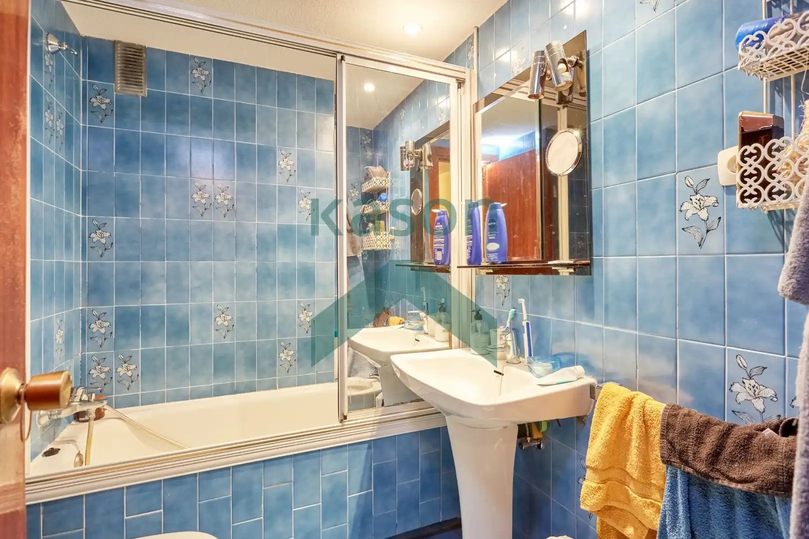 Baño de Piso de alquiler en Madrid con Calefacción, Terraza y Amueblado