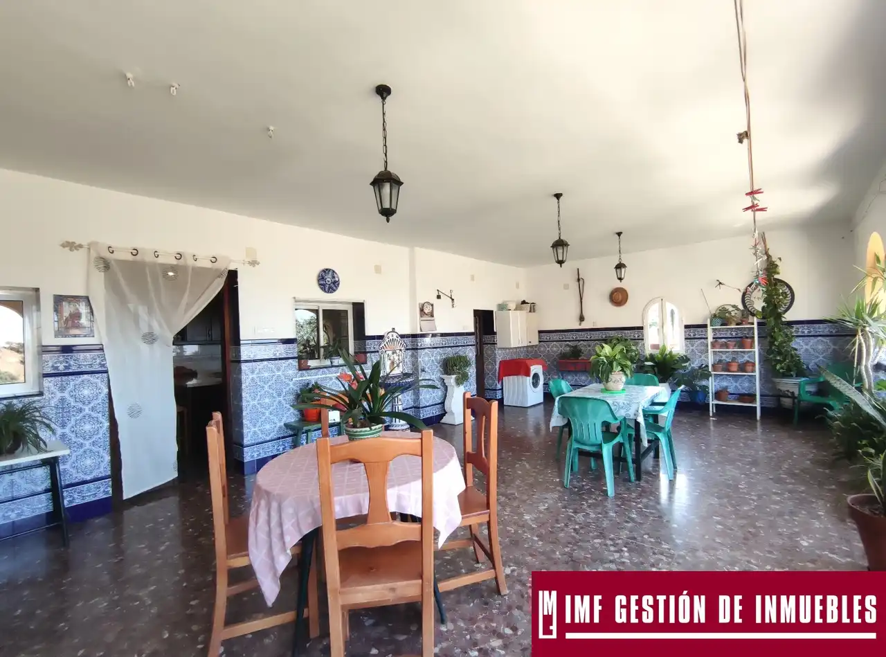 Finca rústica en venta en Canillas de Aceituno con Jardín privado, Terraza y Amueblado