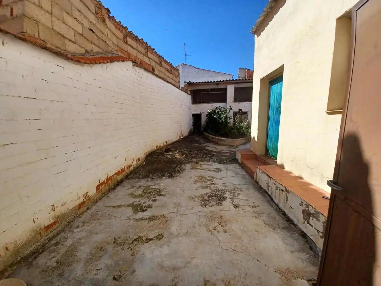 Exterior view of Houses for sale in Villalgordo del Júcar  with Air Conditioner, Heating and Furnished