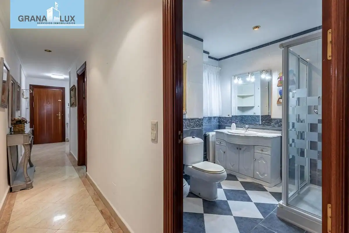 Badezimmer von Wohnung zum Verkauf in Granada mit Klimaanlage und Heizung