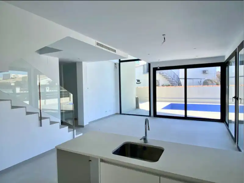 Casa amb piscina en venda a N/A, imagen 3