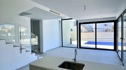 Una oportunidad única te espera en el Sector Requesens de Empuriabrava. Disfruta de una vida de lujo en esta villa de nueva constr, immagine 3