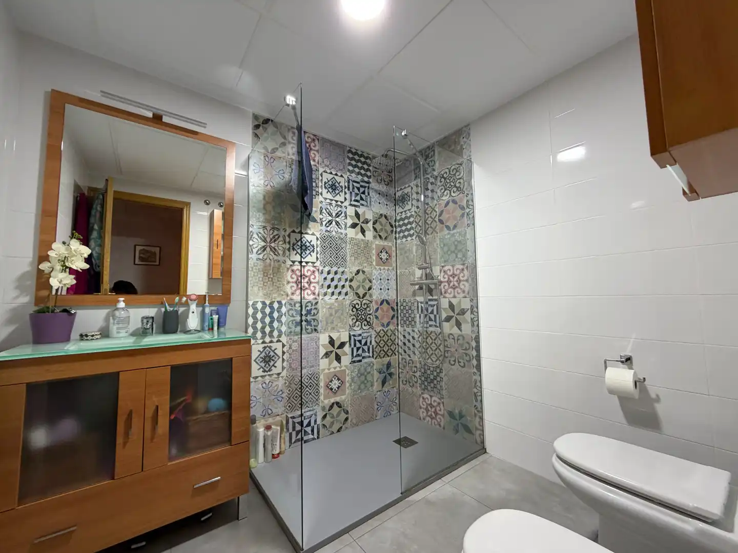 Badezimmer von Wohnung zum Verkauf in Plasencia mit Klimaanlage, Schwimmbad und Balkon