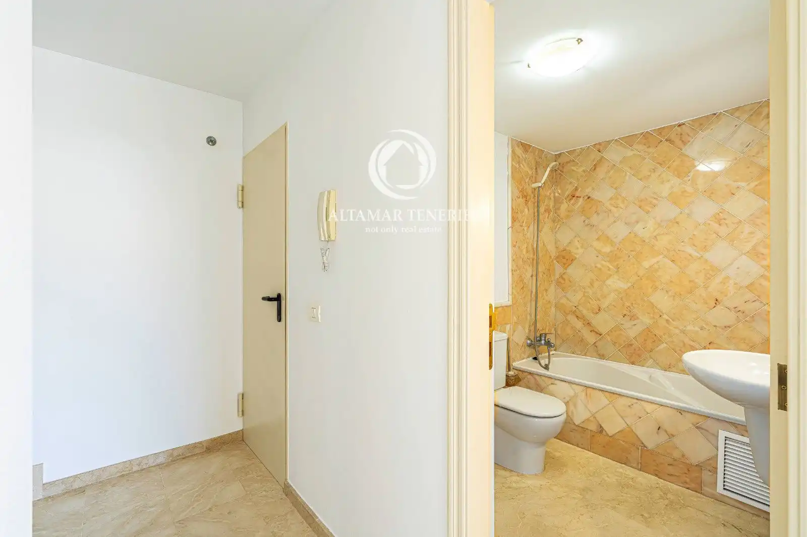 Baño de Apartamento en venta en Arona con Jardín privado, Terraza y Piscina