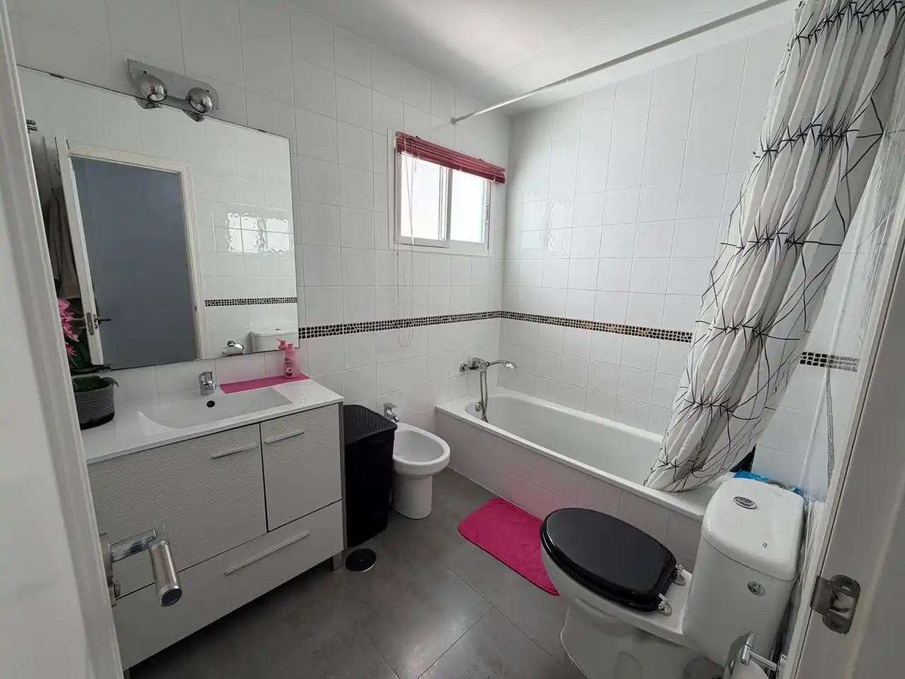 Bathroom of Flat for sale in Sanlúcar de Barrameda  with Air Conditioner, Terrace and Furnished