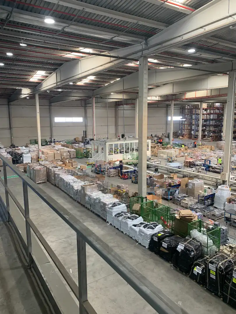 Nau industrial de lloguer en Alovera amb Calefacció i Alarma