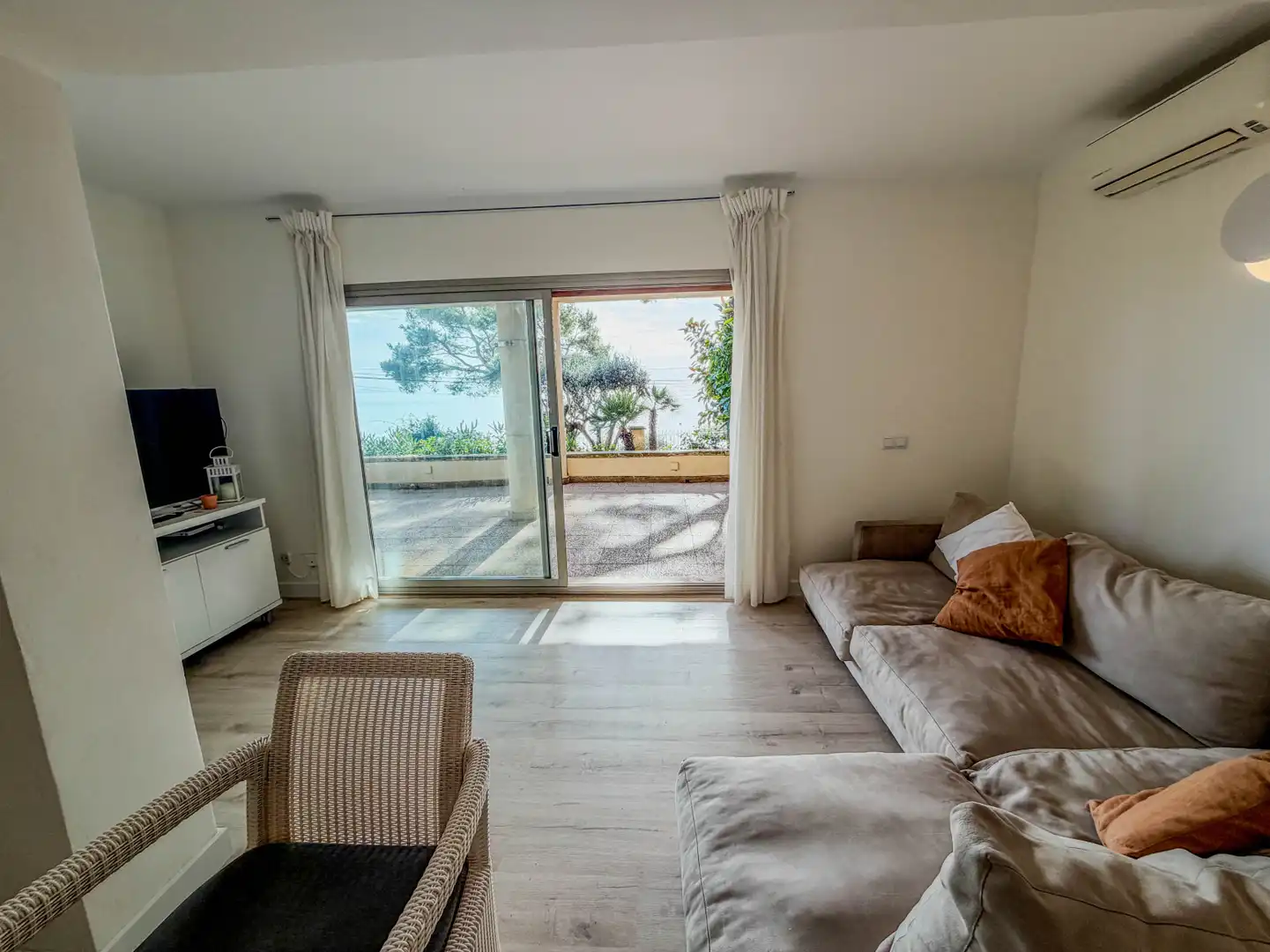 Living room of Flat for sale in Alcúdia  with Air Conditioner, Terrace and Storage room