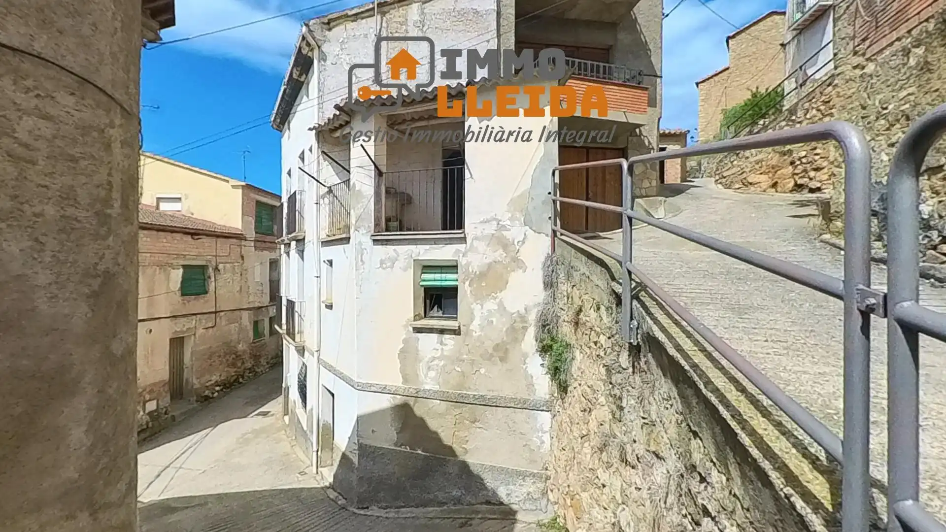 Vista exterior de Casa adosada en venda en Les Avellanes i Santa Linya amb Terrassa, Traster i Balcó