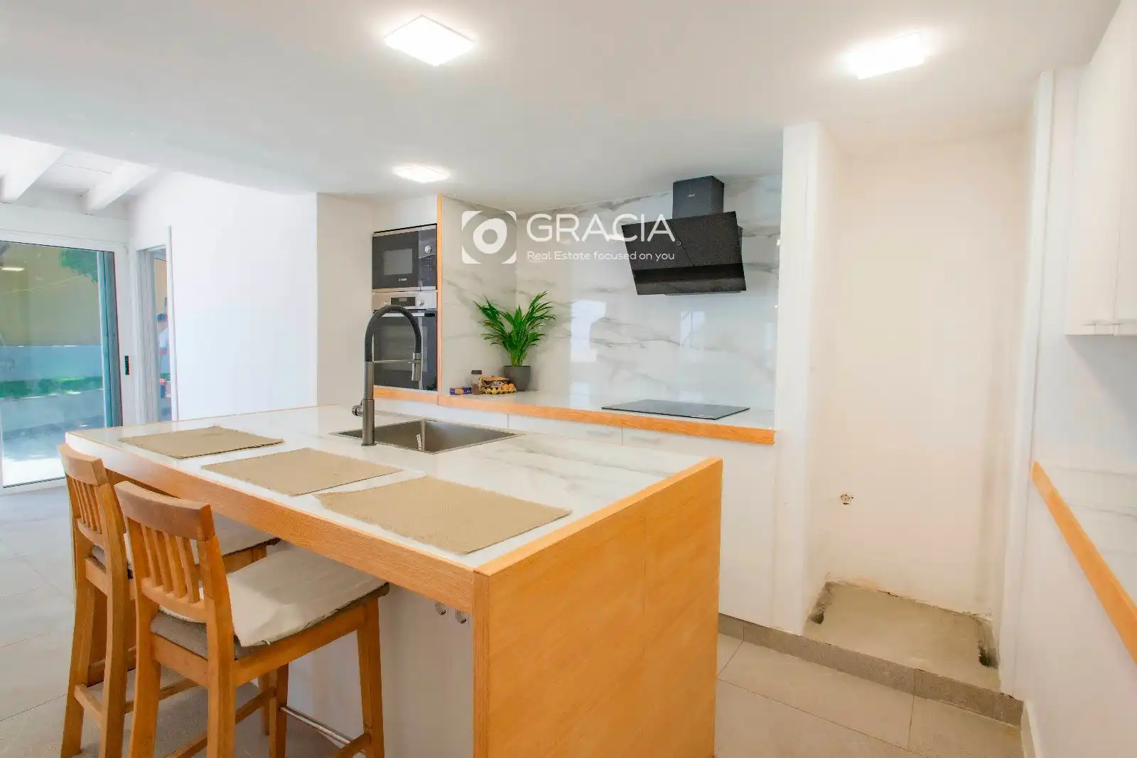 Cuina de Casa adosada en venda en Adeje amb Jardí privat, Terrassa i Traster
