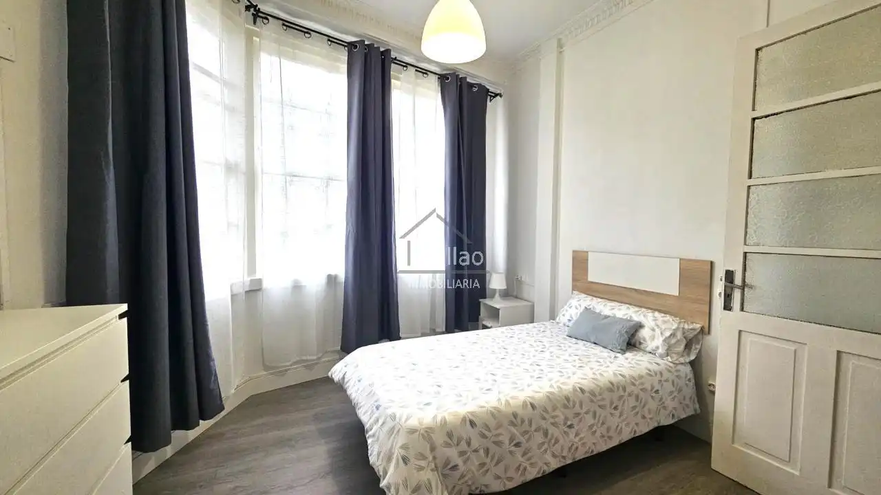 Bedroom of Flat for rent in Ferrol  with Heating and Furnished