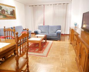 Sala d'estar de Pis en venda en Oviedo  amb Terrassa