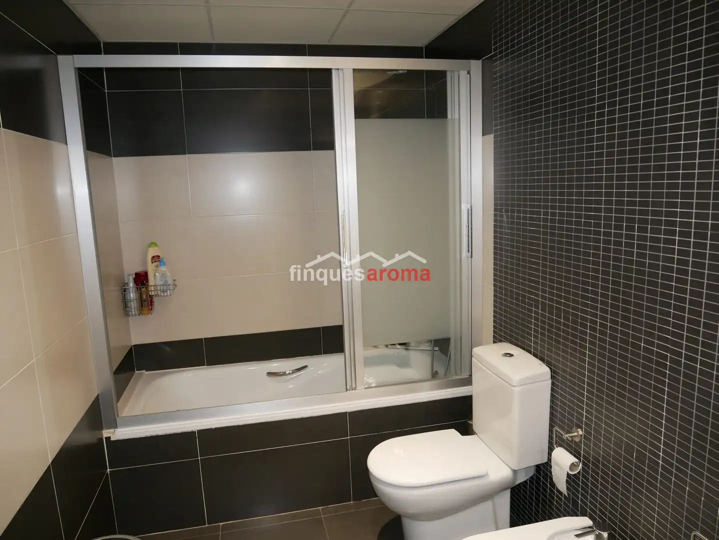 Baño de Casa adosada en venta en Valls con Aire acondicionado, Calefacción y Jardín privado