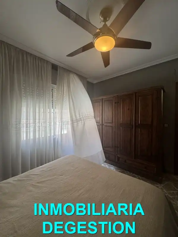 Dormitori de Casa adosada en venda en Linares amb Aire condicionat, Calefacció i Jardí privat