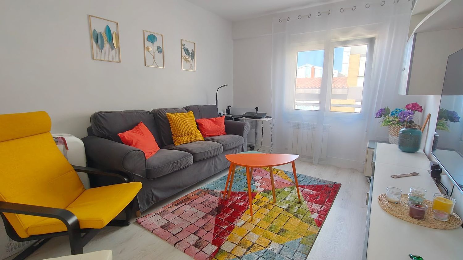 Sala d'estar de Pis en venda en Gijón  amb Calefacció i Piscina