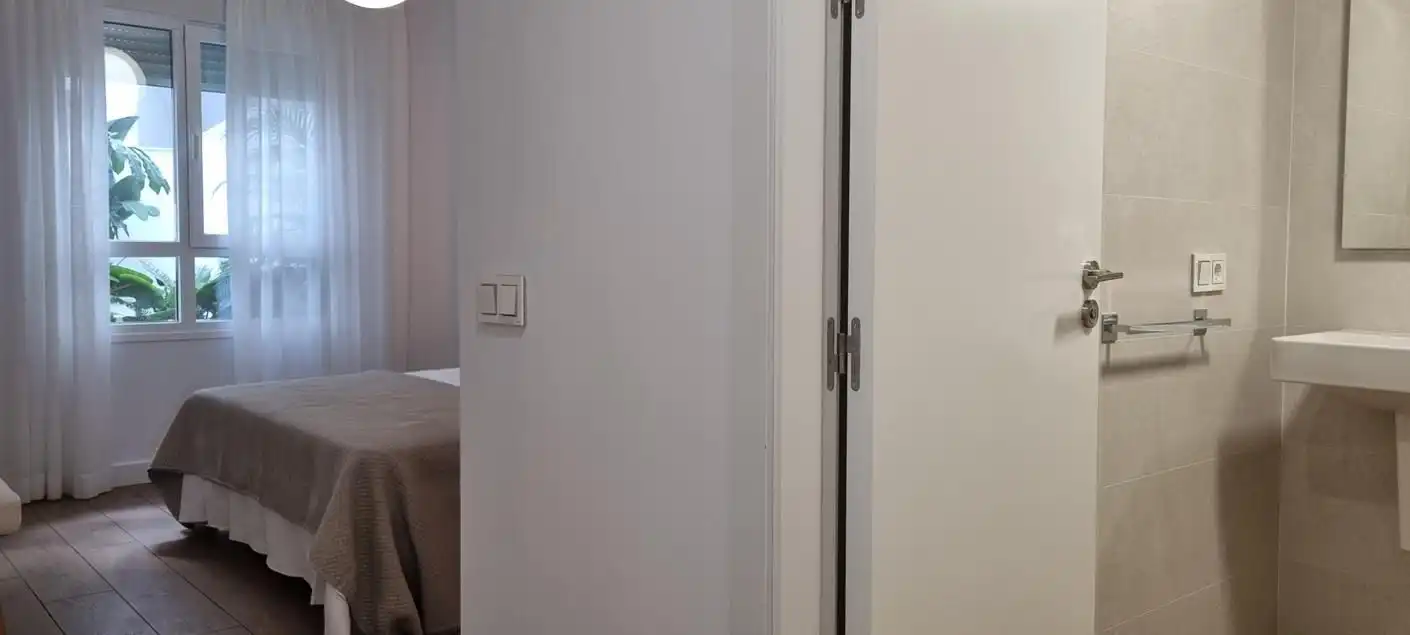 Dormitori de Apartament de lloguer en Torrox amb Aire condicionat, Calefacció i Jardí privat