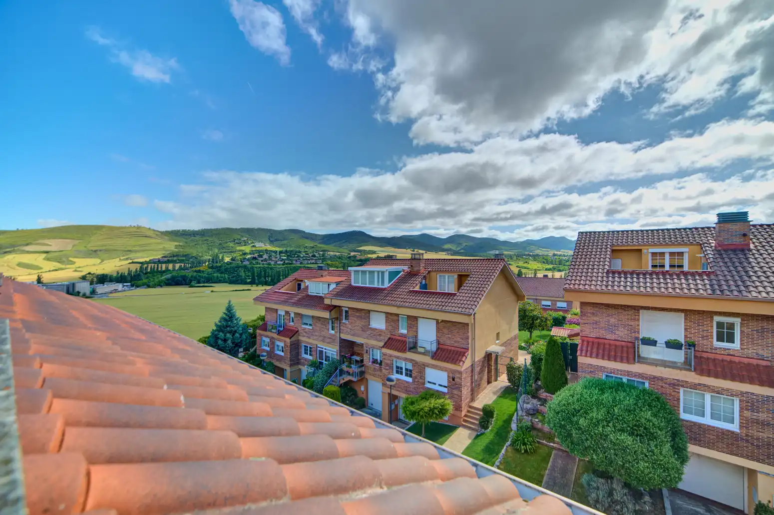 Vista exterior de Casa o xalet en venda en Valle de Egüés / Eguesibar amb Calefacció, Parquet i Terrassa