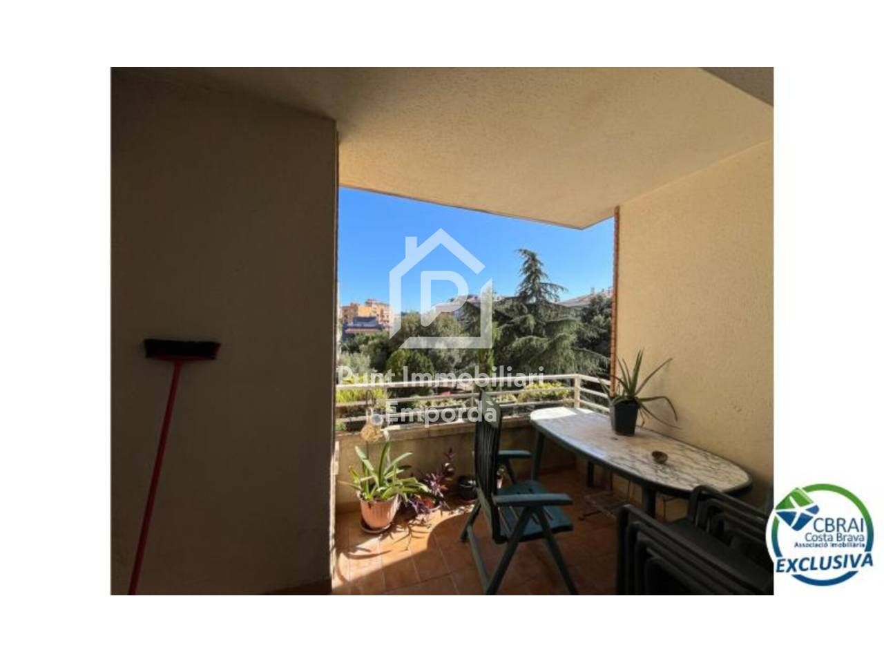 Vista exterior de Pis en venda en Figueres amb Calefacció, Terrassa i Balcó