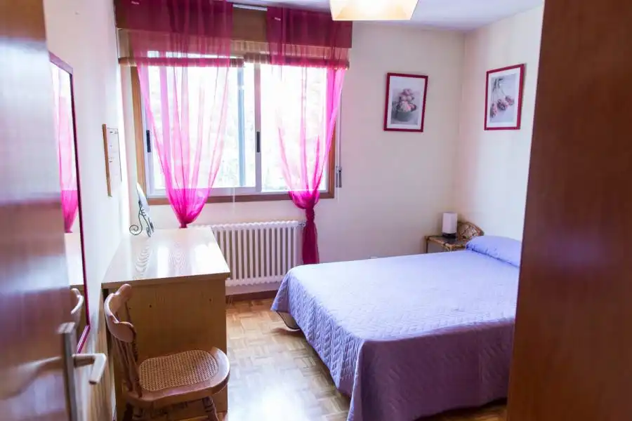 Habitación de Piso en venta en  Pamplona / Iruña con Calefacción, Parquet y Amueblado